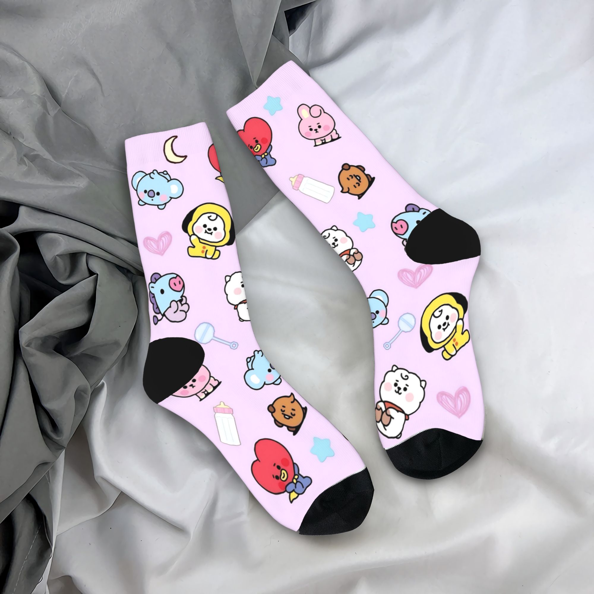 Outdoor Sportsman Group - Cartoon-Musikband-Socken, koreanische Kpop-Gruppenmuster-Strümpfe, rutschfeste Herrensocken, mittelweiche,